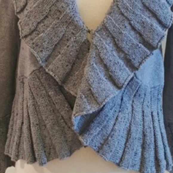 🐇 Flattering Dark Grey Fan Pleated Cardigan - S - Picture 6 of 8